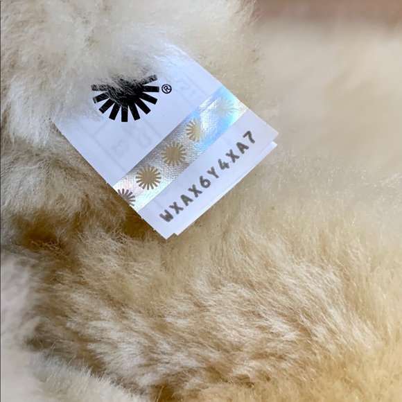 UGG Chestnut Mini Bailey Brooch Boots - Picture 8 of 8